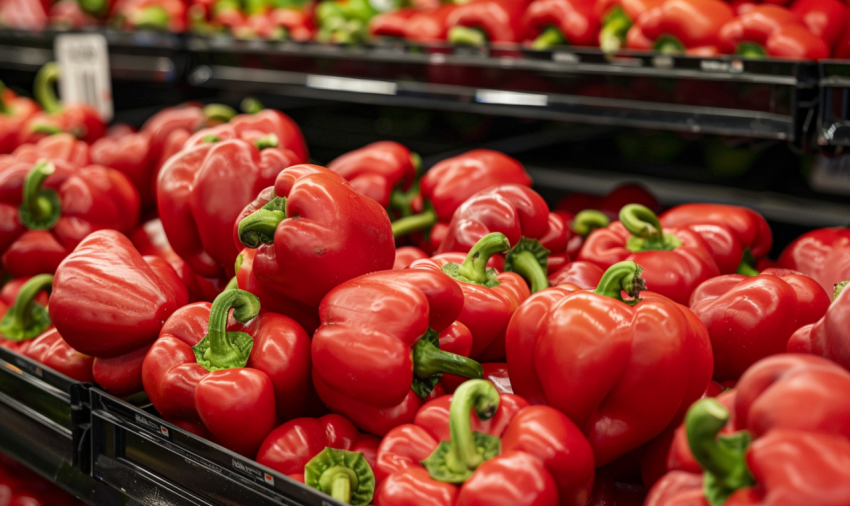 Chitrmela Red peppers at the supermarket stockphoto   ar 8953    545a2ec5 41a4 405d 9d04 f4c048248c8c 2